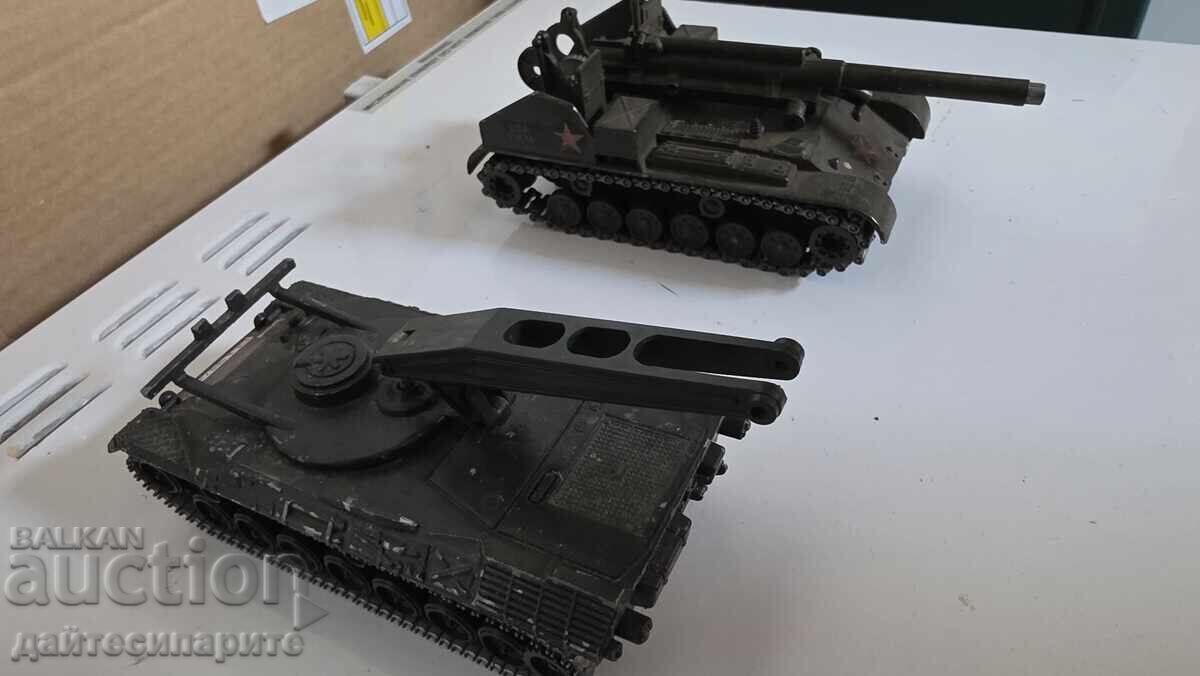Tank model, disassembled, 2pcs with price 70.00 BGN | € 35.79