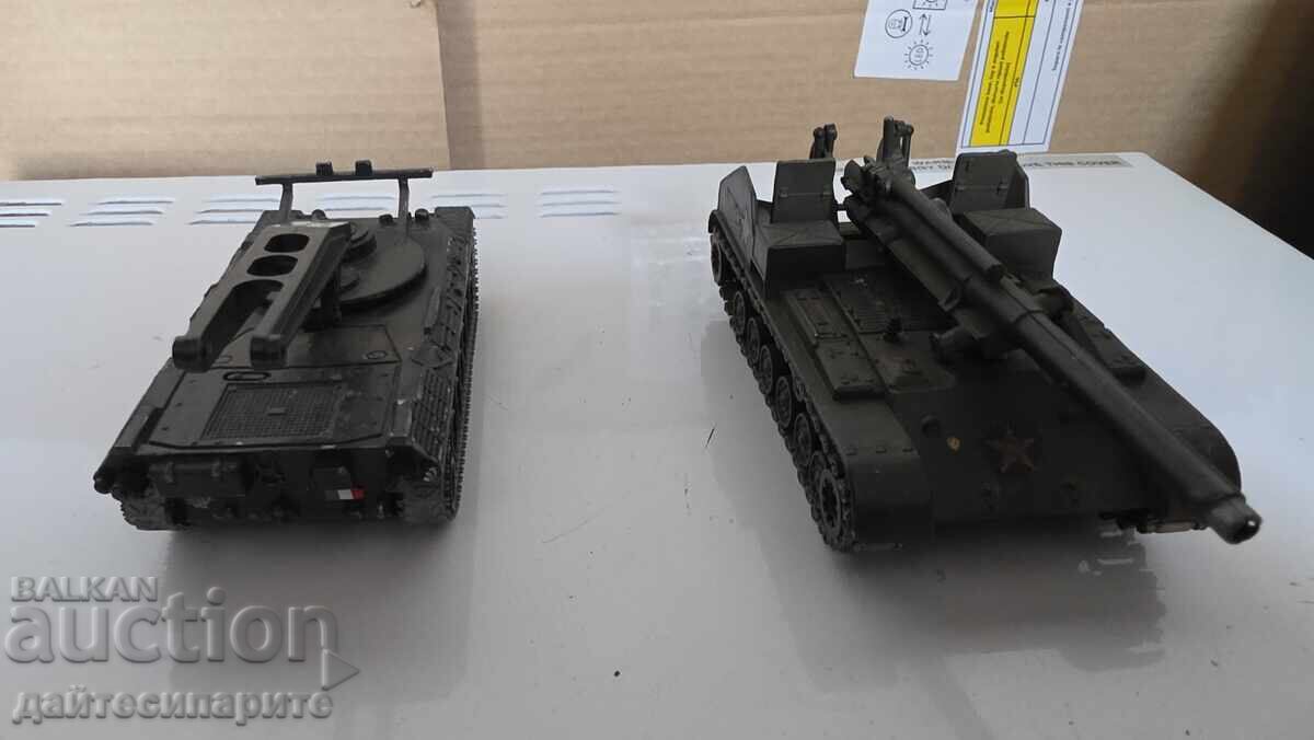 Delivery of Tank model, disassembled, 2pcs