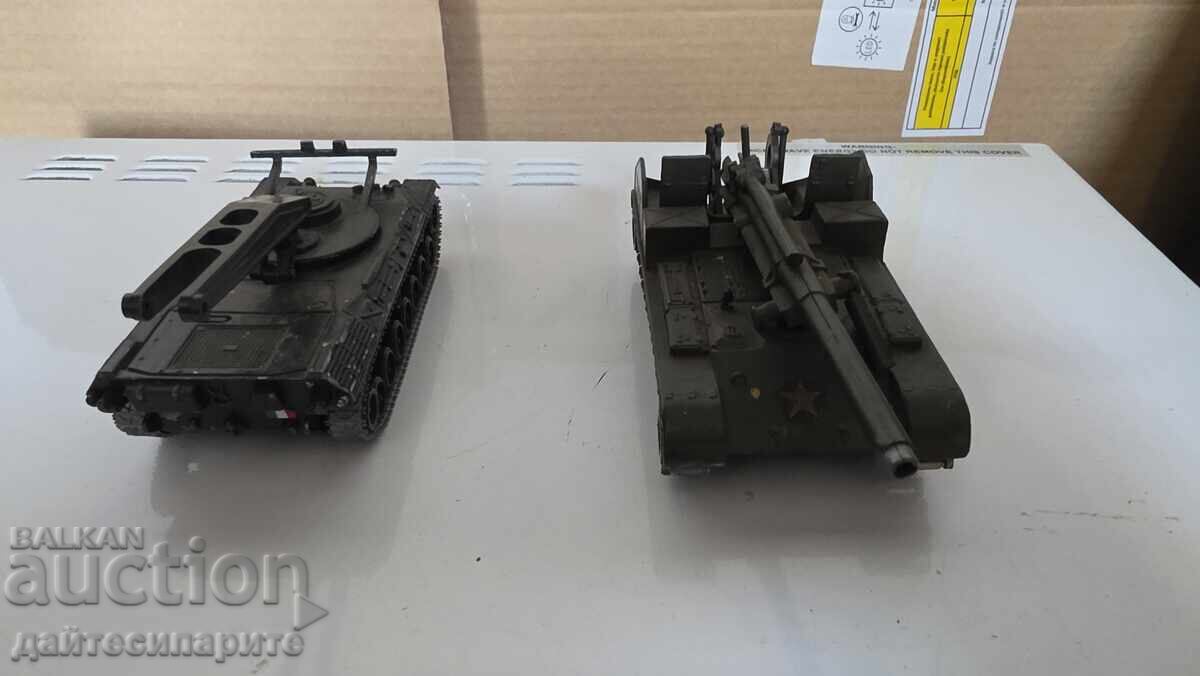 Tank model, disassembled, 2pcs