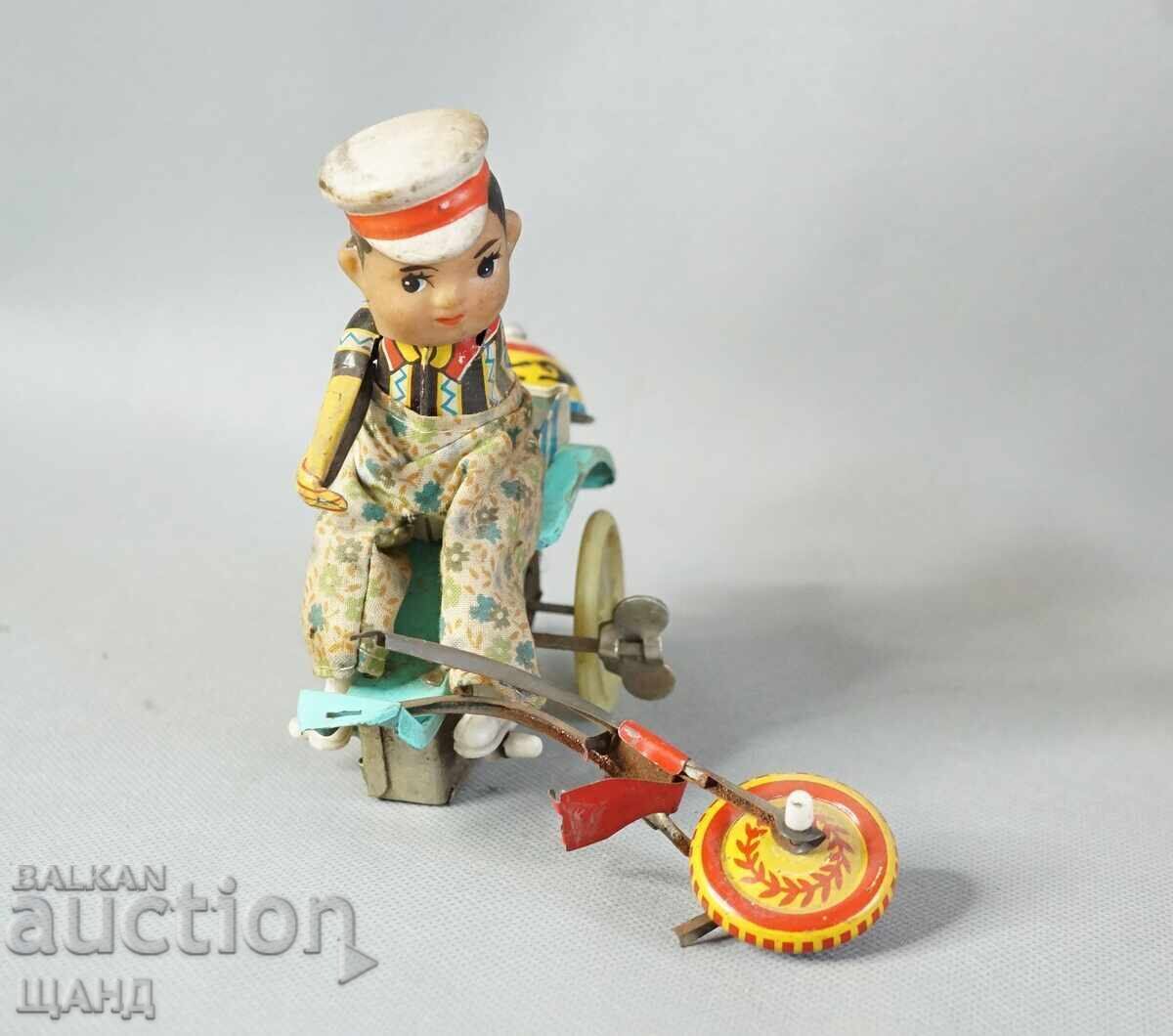 Δημοπρασία Παλιό Κινέζικο μηχανικό μεταλλικό παιχνίδι αγόρι με τρίκυκλο