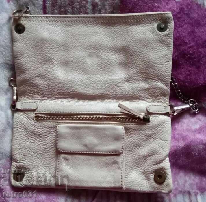 Винтидж дамска чанта Mulberry. естествена кожа с цена 69.00 лв. | € 35.28 Винтидж дамска чанта Mulberry. естествена кожа с цена 69.00 лв. | € 35.28