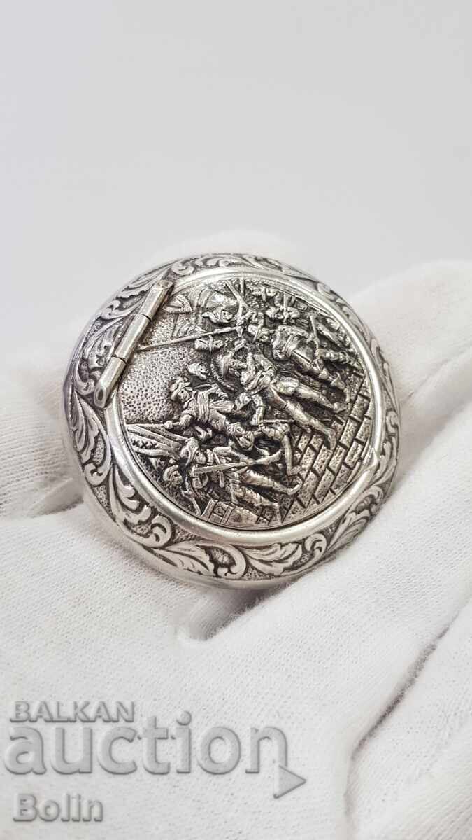 Auction Collectible silver box, pillbox with musketeers Europe Auction Collectible silver box, pillbox with musketeers Europe