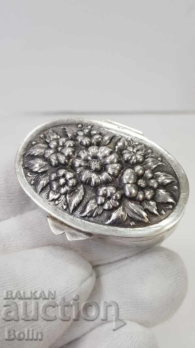 Delivery of Collectible silver box, pillbox 1900-1930 Europe