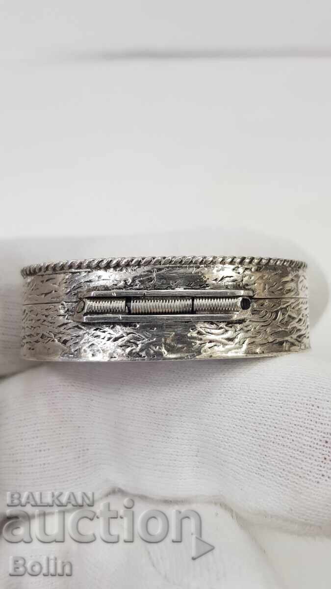 Auction  Beautiful silver box, pillbox with niello enamel - Europe