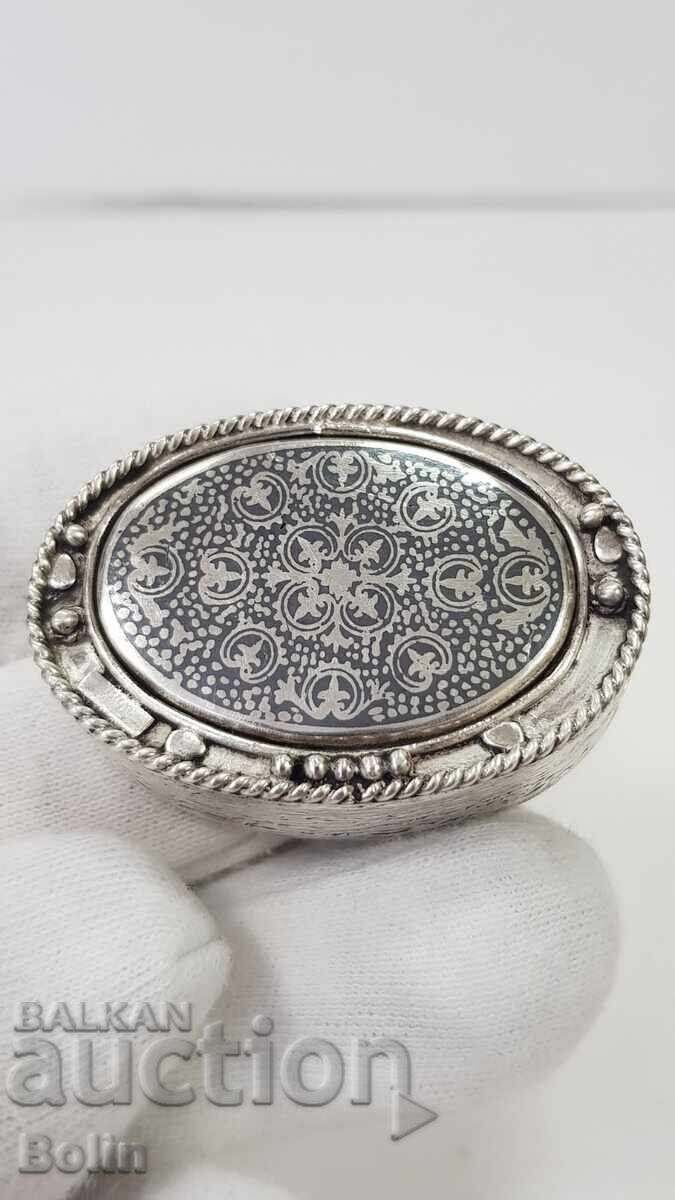 Beautiful silver box, pillbox with niello enamel - Europe