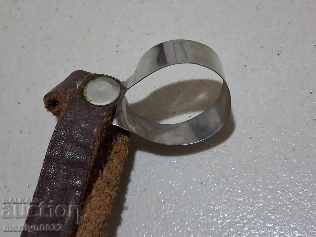 Licitație Curea din piele pentru baston de cauciuc Ministerul de Interne RPR anii '80 Licitație Curea din piele pentru baston de cauciuc Ministerul de Interne RPR anii '80