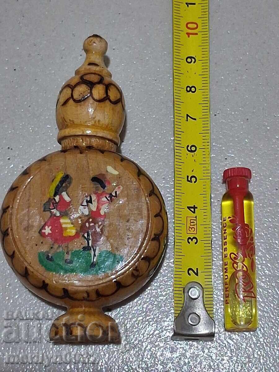 Delivery of Bottle of perfume rose oil vial musk bottle