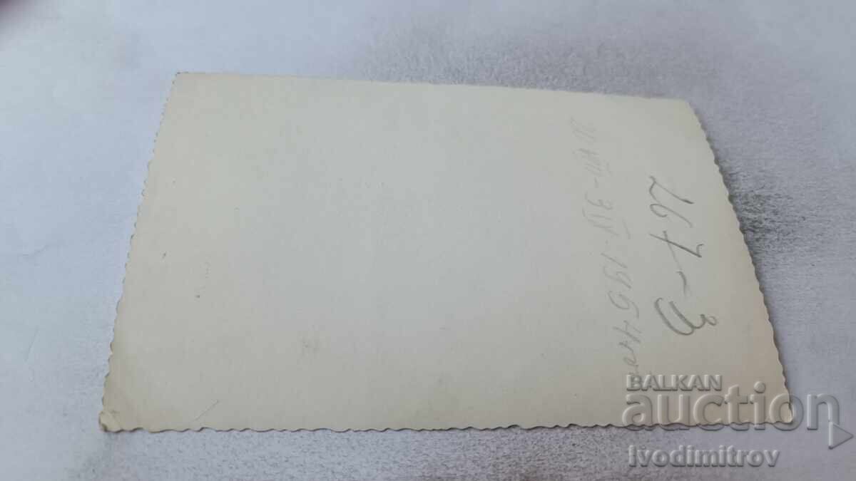 Snimka Sofiya Mŭzhe γυναίκες και παιδιά στην πλατεία 1954 με τιμή 2.35 BGN | € 1.20