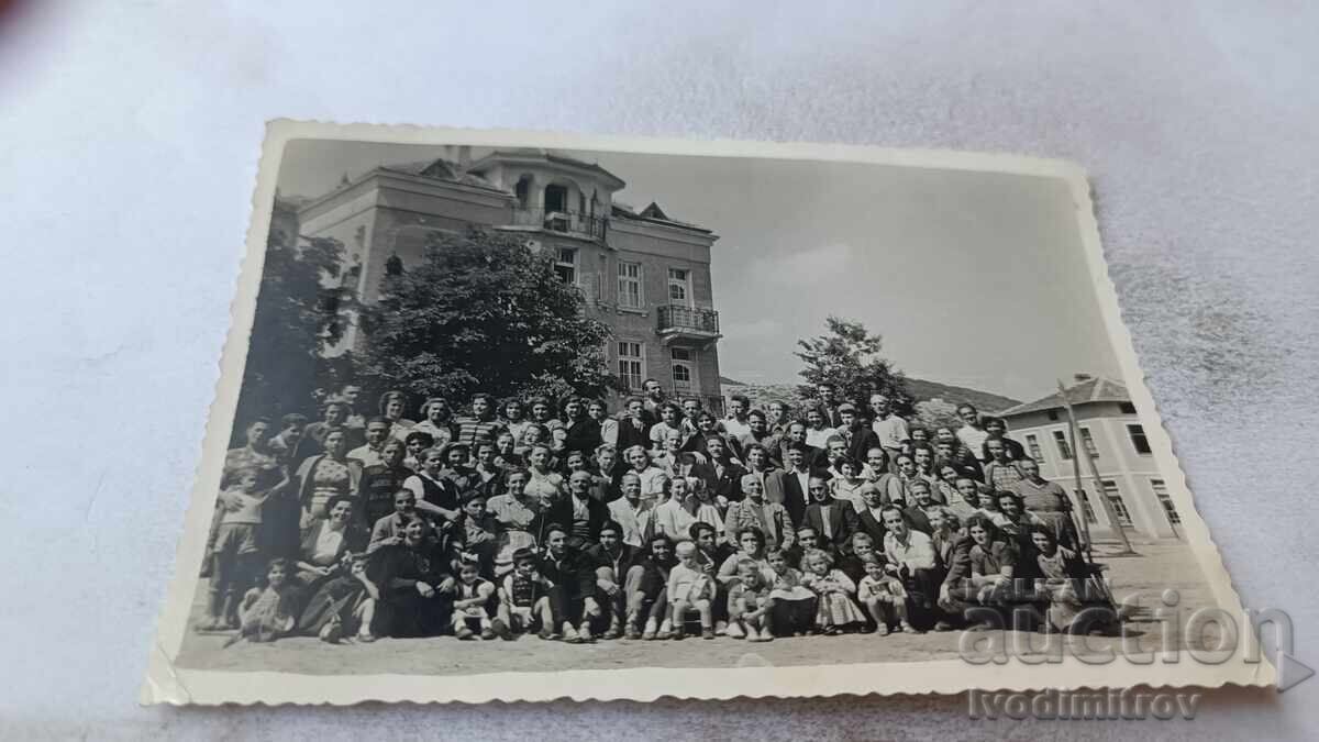 Snimka Sofiya Mŭzhe γυναίκες και παιδιά στην πλατεία 1954