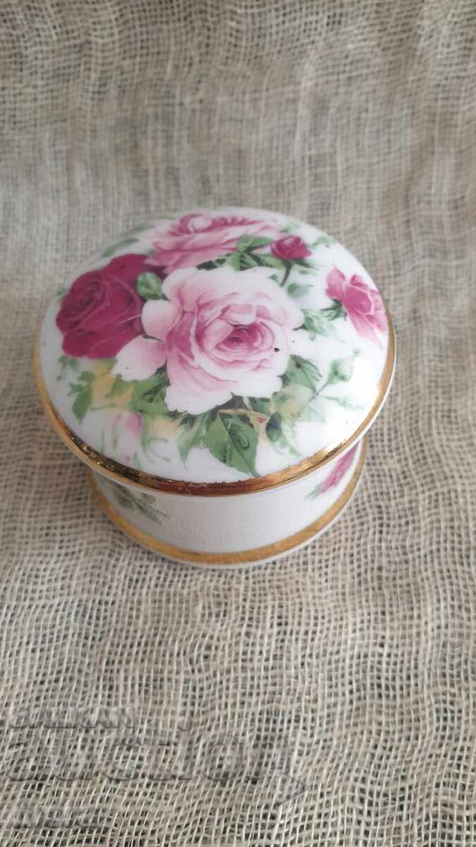 Κουτί από πορσελάνη με τιμή 32.00 BGN | € 16.36