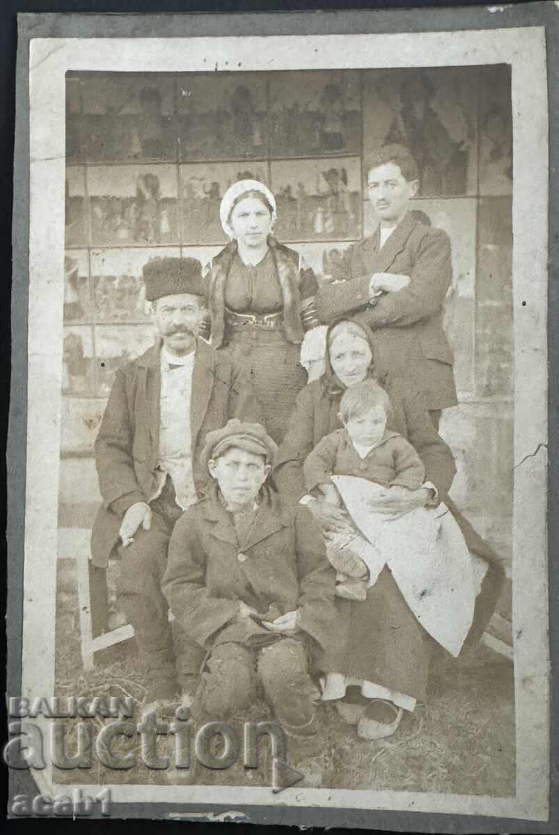 Οικογένεια στο Μοναστήρι Κιουστενδίλ