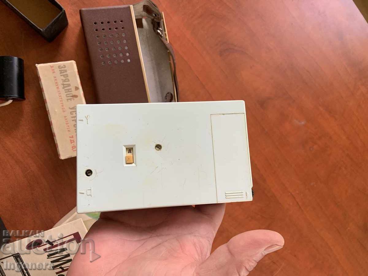 ΡΑΔΙΟΦΩΝΙΚΗ ΣΥΣΚΕΥΗ "ΑΛΜΑΖ" ΣΕ ΚΟΥΤΙ ΚΑΙ ΣΕΤ ΦΟΡΤΙΣΗΣ - 6