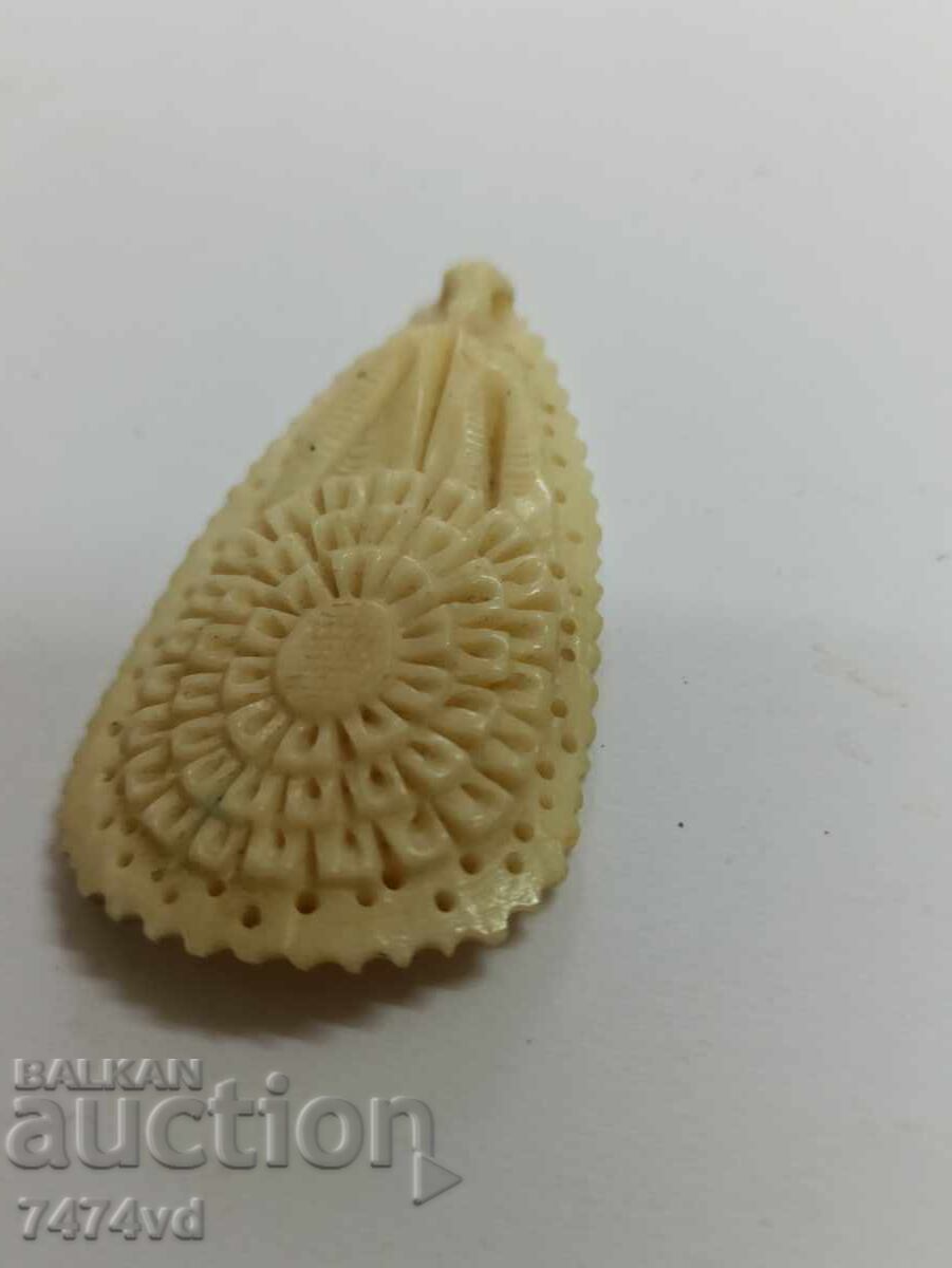 OLD MEDALLION, HANDMADE FROM IVORY with price 60.00 BGN | € 30.68