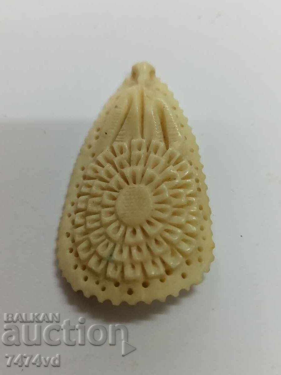 Auction  OLD MEDALLION, HANDMADE FROM IVORY