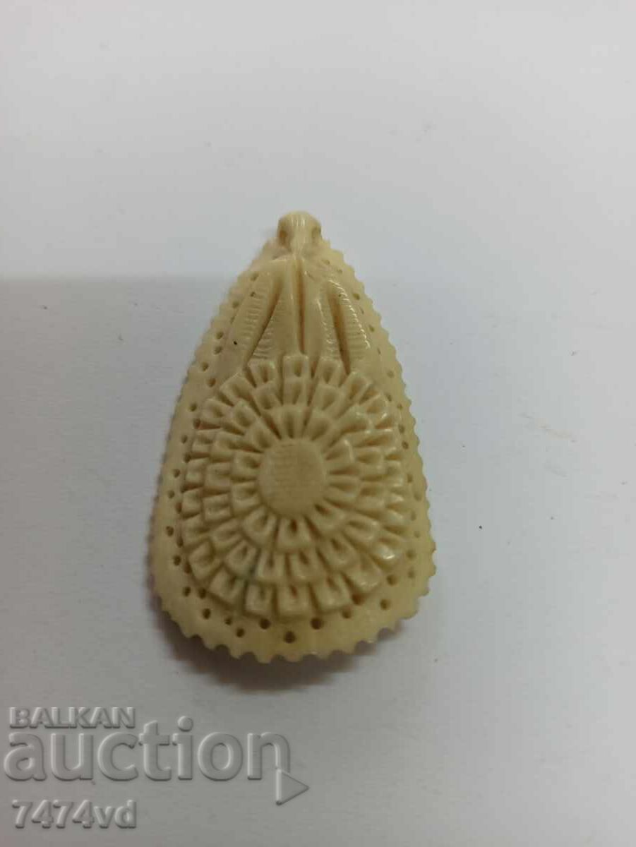 OLD MEDALLION, HANDMADE FROM IVORY