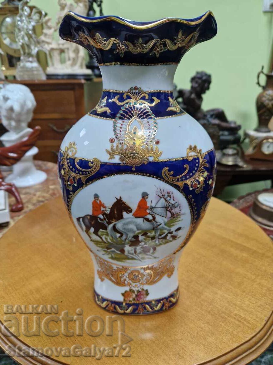 Great antique porcelain vase with gilding with price 99.00 BGN | € 50.62 Great antique porcelain vase with gilding with price 99.00 BGN | € 50.62