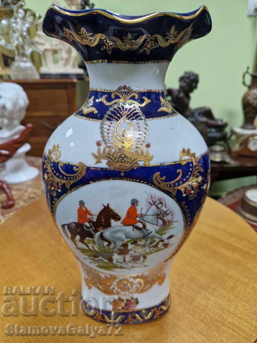 Auction  Great antique porcelain vase with gilding