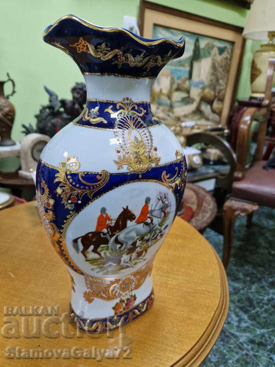 Delivery of Great antique porcelain vase with gilding