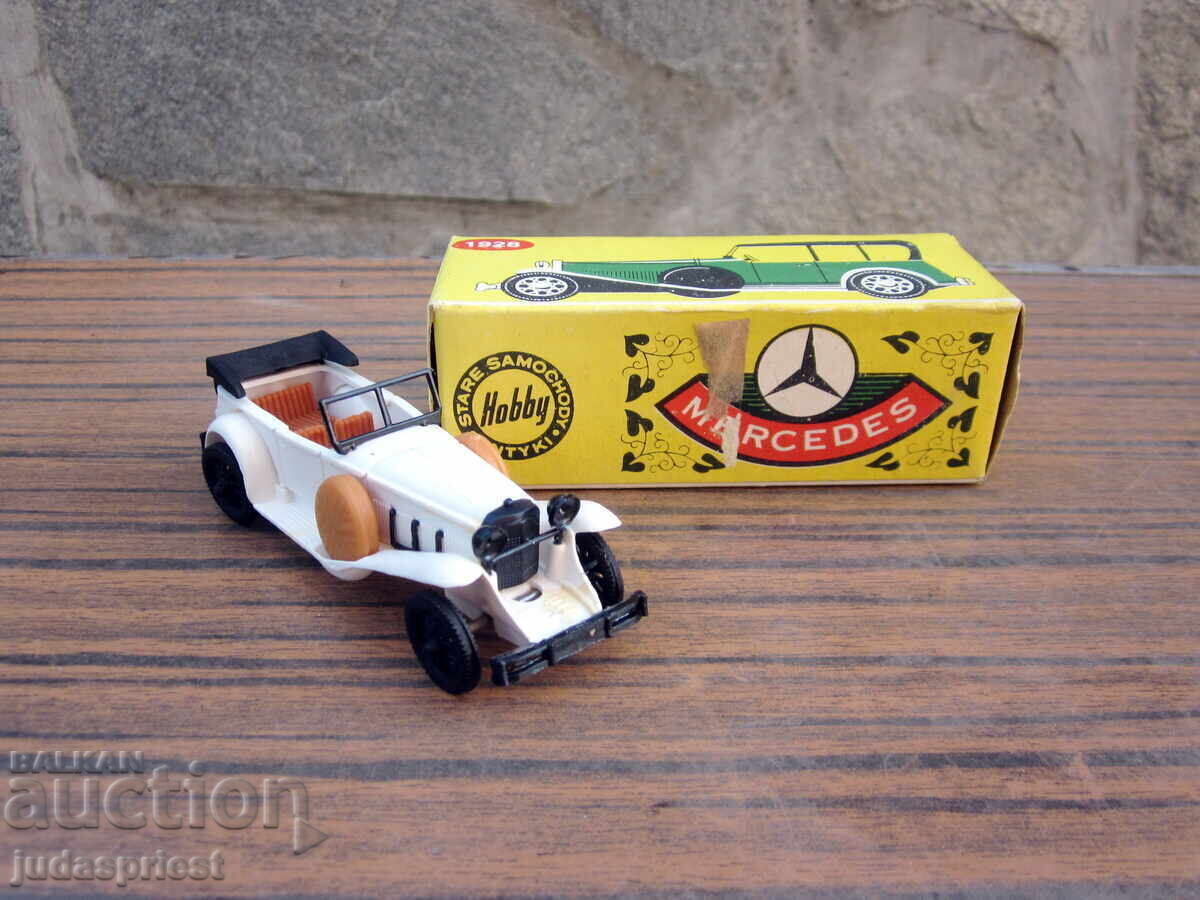 Παράδοση Εσθητική παιδική κούκλα Mercedes με κουτί από την εποχή του σοσιαλισμού Παράδοση Εσθητική παιδική κούκλα Mercedes με κουτί από την εποχή του σοσιαλισμού