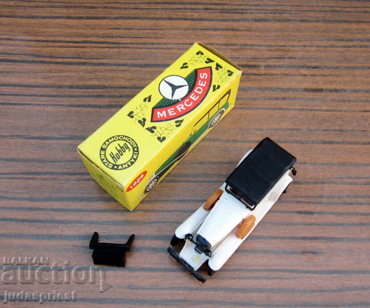 Εσθητική παιδική κούκλα Mercedes με κουτί από την εποχή του σοσιαλισμού Εσθητική παιδική κούκλα Mercedes με κουτί από την εποχή του σοσιαλισμού