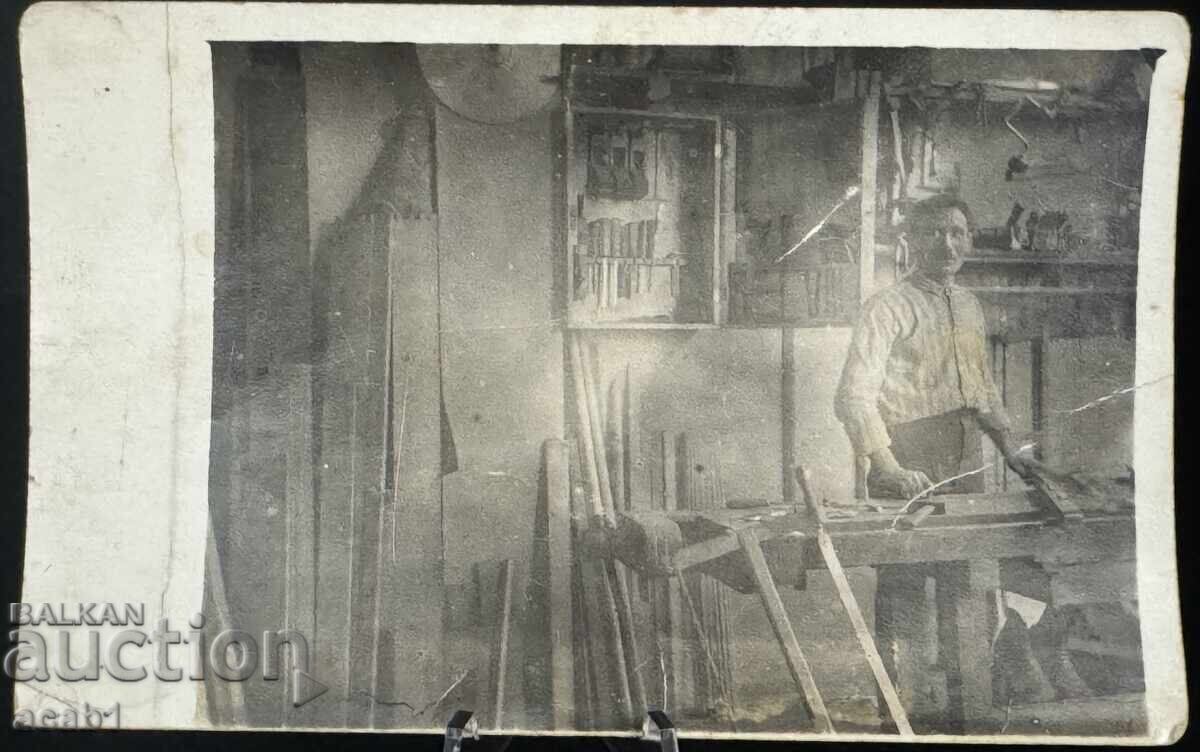 Ξυλουργός σε εργαστήριο με τιμή 11.99 BGN | € 6.13 Ξυλουργός σε εργαστήριο με τιμή 11.99 BGN | € 6.13