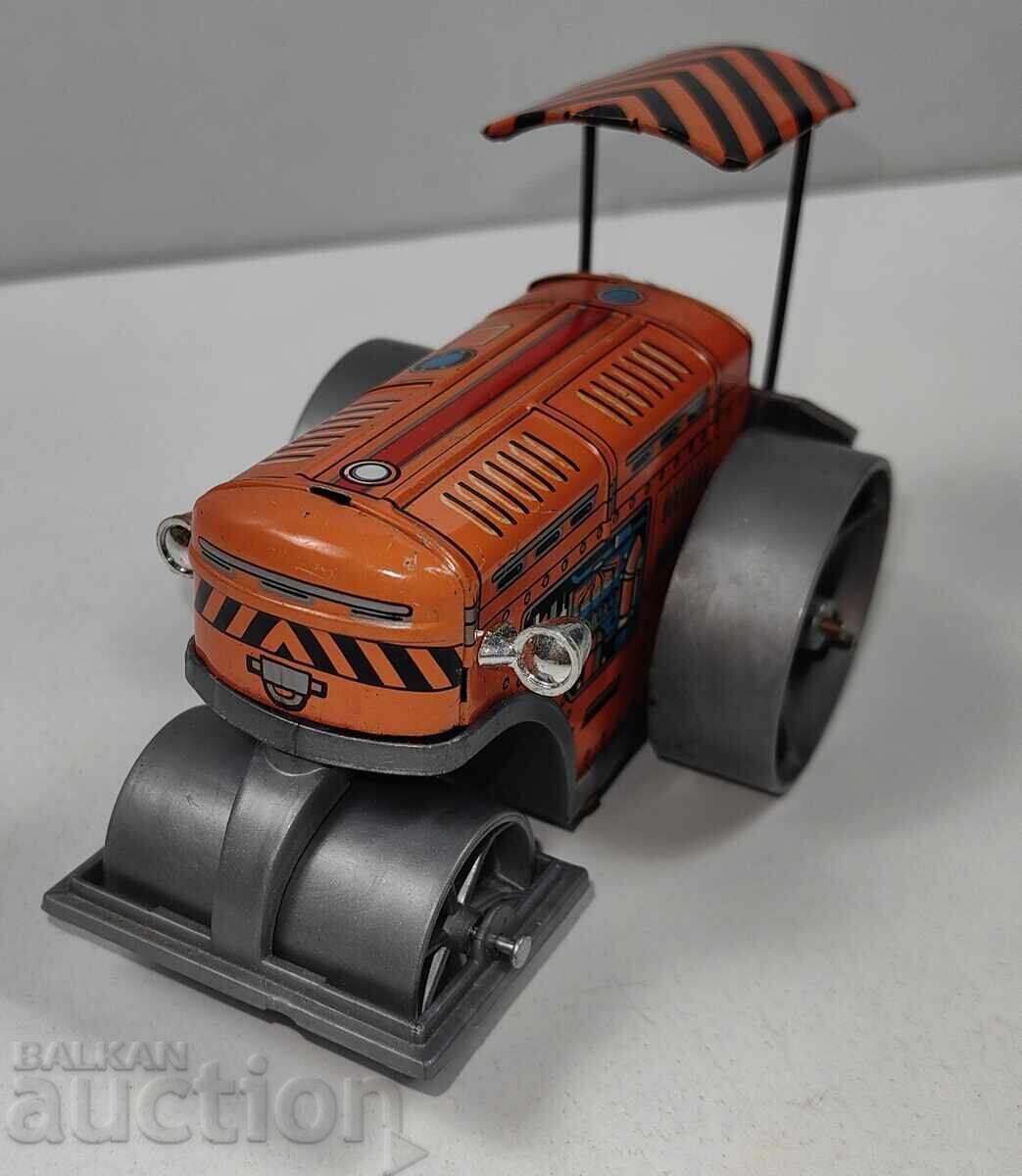 СТАР МЕТАЛЕН ЛАМАРИНЕН ВАЛЯК С КЛЮЧЕ КОЛИЧКА ИГРАЧКА ДЕТСК с цена 29.00 лв. | € 14.83 СТАР МЕТАЛЕН ЛАМАРИНЕН ВАЛЯК С КЛЮЧЕ КОЛИЧКА ИГРАЧКА ДЕТСК с цена 29.00 лв. | € 14.83