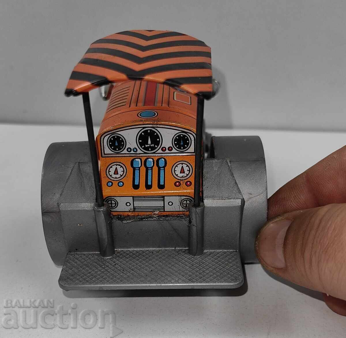 Доставка на СТАР МЕТАЛЕН ЛАМАРИНЕН ВАЛЯК С КЛЮЧЕ КОЛИЧКА ИГРАЧКА ДЕТСК Доставка на СТАР МЕТАЛЕН ЛАМАРИНЕН ВАЛЯК С КЛЮЧЕ КОЛИЧКА ИГРАЧКА ДЕТСК