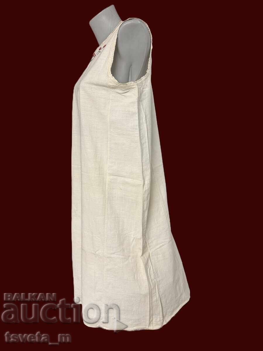 Μακρύ γυναικείο λινό πουκάμισο αμάνικο παραδοσιακή φορεσιά με τιμή 65.00 BGN | € 33.23