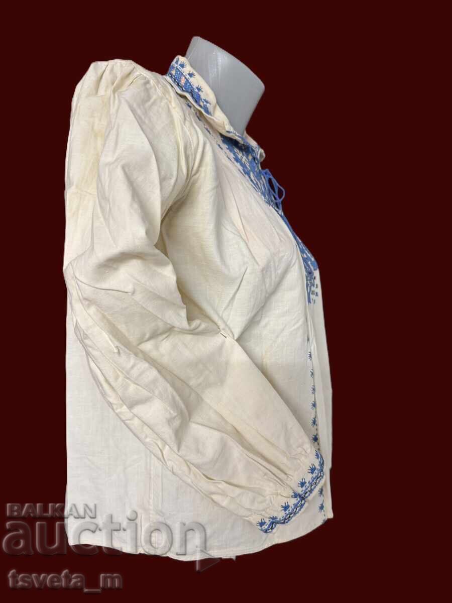 Delivery of Short women's cotton shirt with hand-embroidered folk costume
