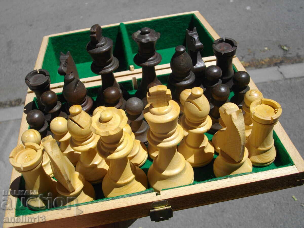 FIGURI VECHI DIN LEMN PENTRU ȘAH CU CUTIE ELITE - 5 FIGURI VECHI DIN LEMN PENTRU ȘAH CU CUTIE ELITE - 5