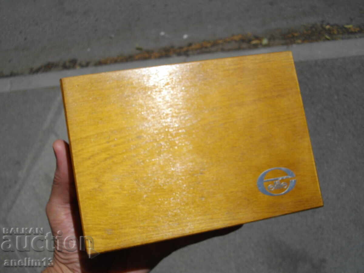 FIGURI VECHI DIN LEMN PENTRU ȘAH CU CUTIE ELITE - 6 FIGURI VECHI DIN LEMN PENTRU ȘAH CU CUTIE ELITE - 6