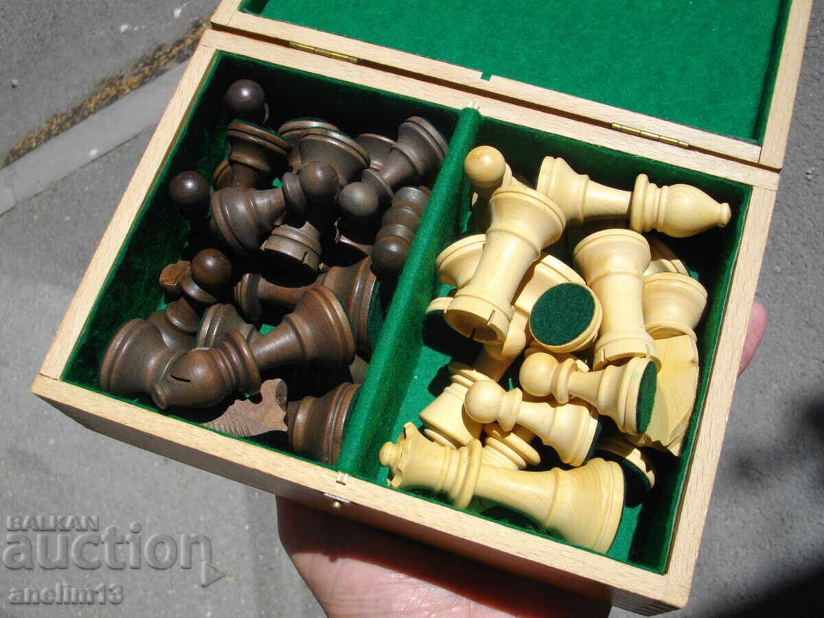 OLD WOODEN CHESS FIGURES WITH ELITE BOX
