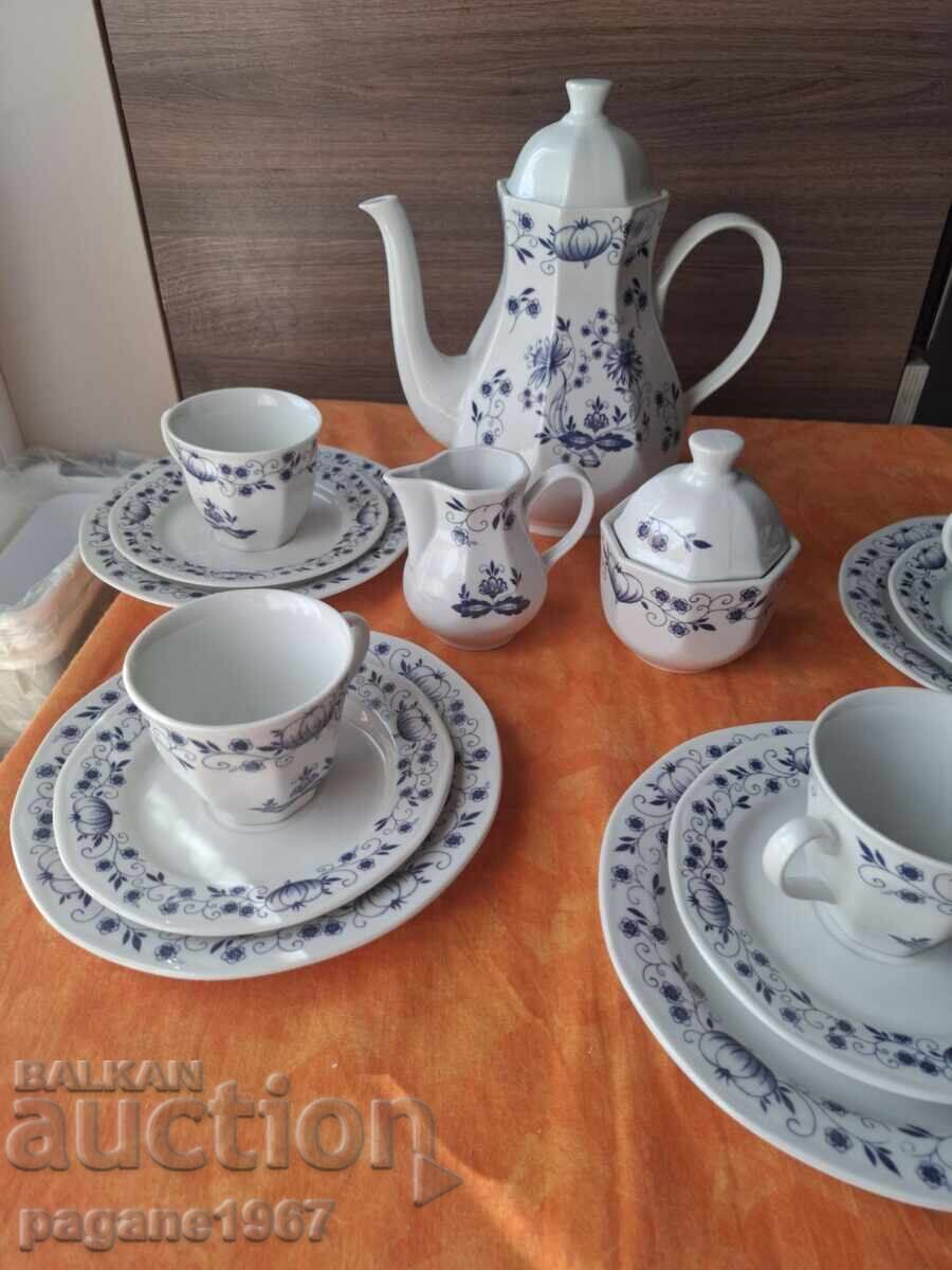 Σερβίς από τη σειρά "Μπλε Κρεμμύδι" Σερβίς από τη σειρά "Μπλε Κρεμμύδι"