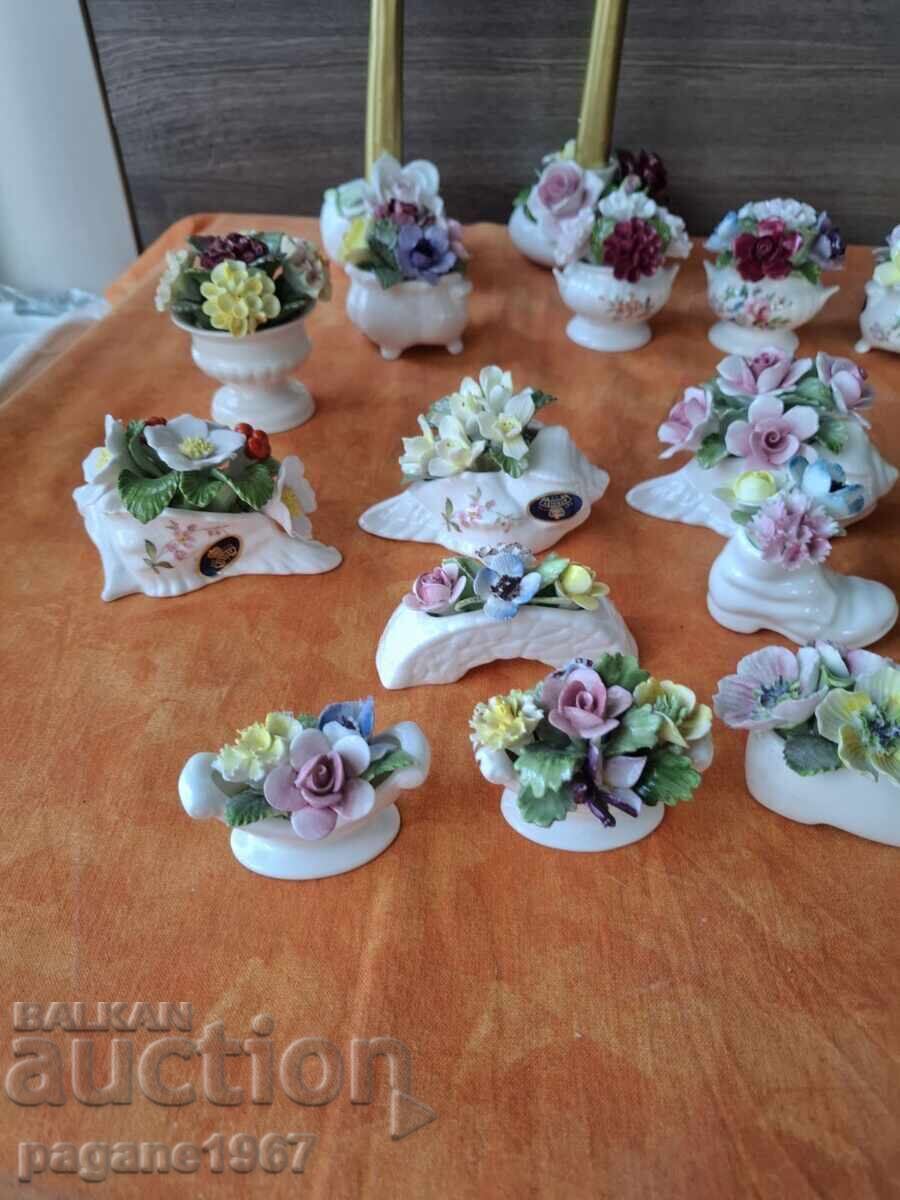 Auction Various types of porcelain decorations Auction Various types of porcelain decorations