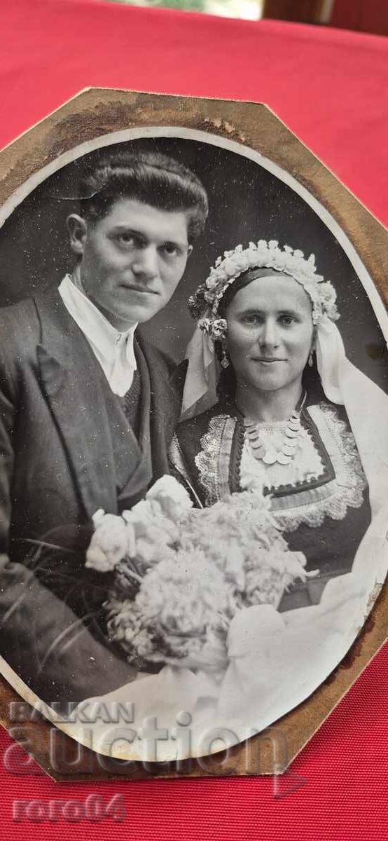 ΝΟΣΙΑ - ΠΕΝΤΑΡΙΑ - ΝΕΟΝΥΜΦΟΙ με τιμή 25.00 BGN | € 12.78