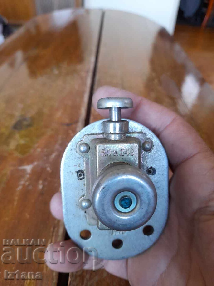 Παλιό τραπέζι κλειδιού με τιμή 55.00 BGN | € 28.12 Παλιό τραπέζι κλειδιού με τιμή 55.00 BGN | € 28.12