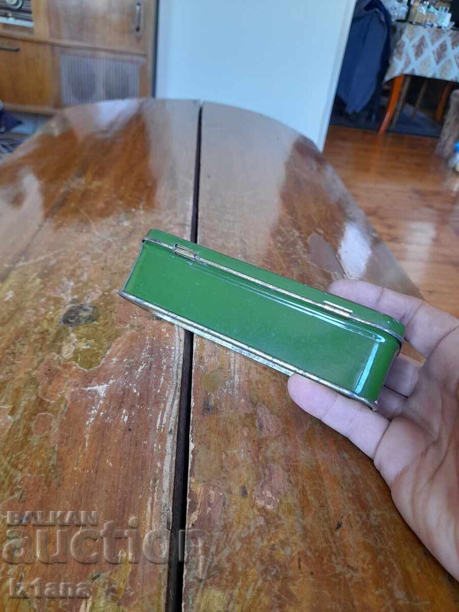 Livrarea Cutie veche pentru accesorii Singer