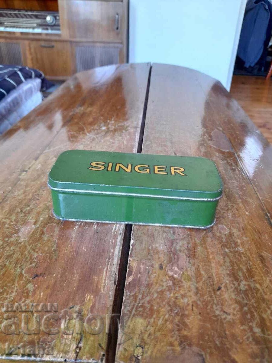 Cutie veche pentru accesorii Singer