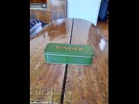 Cutie veche pentru accesorii Singer