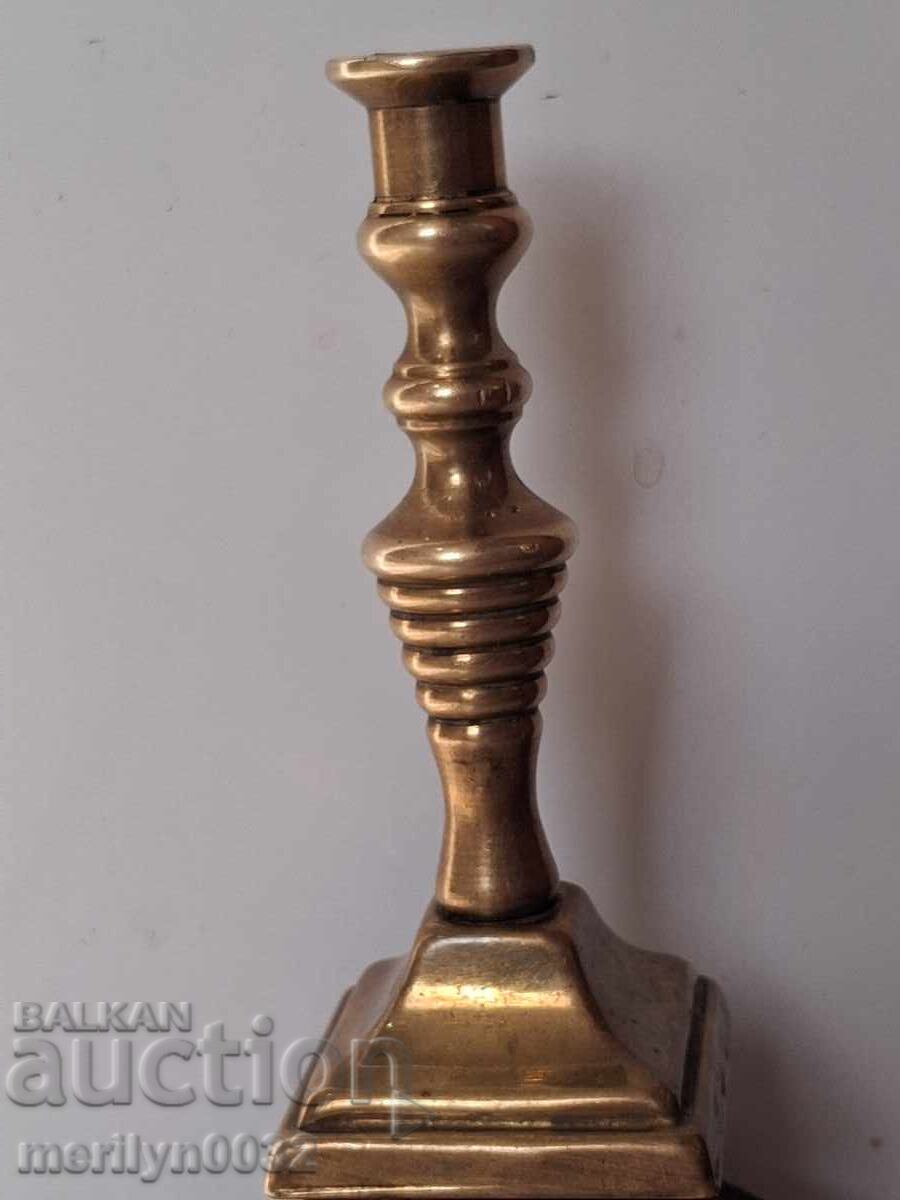 Стар бронзов свещник миньон свещ с цена 43.00 лв. | € 21.99