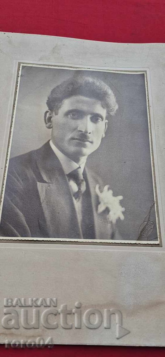 АНГЕЛ ХАДЖИМИТОВ - САМОКОВ с цена 19.99 лв. | € 10.22 АНГЕЛ ХАДЖИМИТОВ - САМОКОВ с цена 19.99 лв. | € 10.22