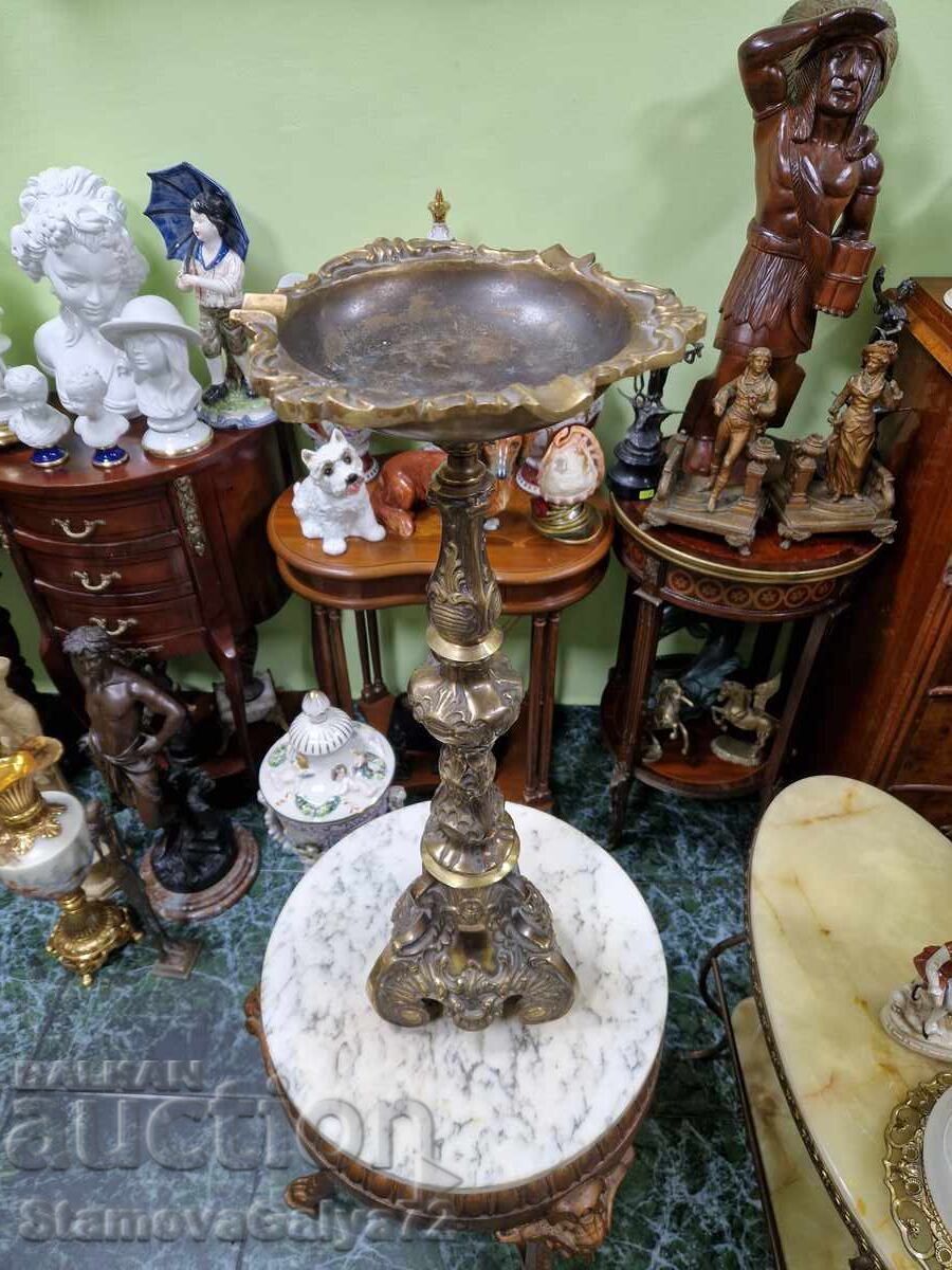 Аукцион Прекрасен антикварен френски бронзов подов пепелник Аукцион Прекрасен антикварен френски бронзов подов пепелник