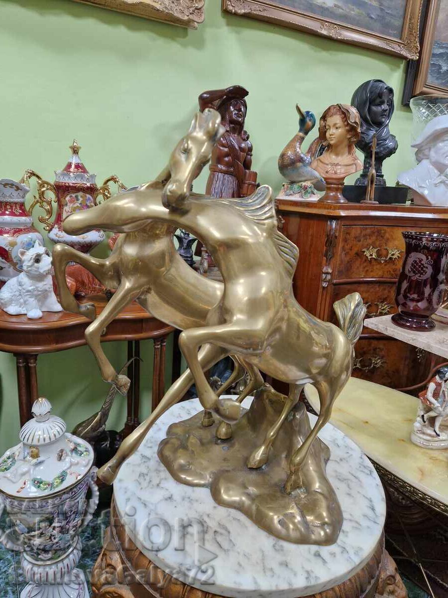 Антикварна английска бронзова фигура статуетка композиция с цена 355.86 €