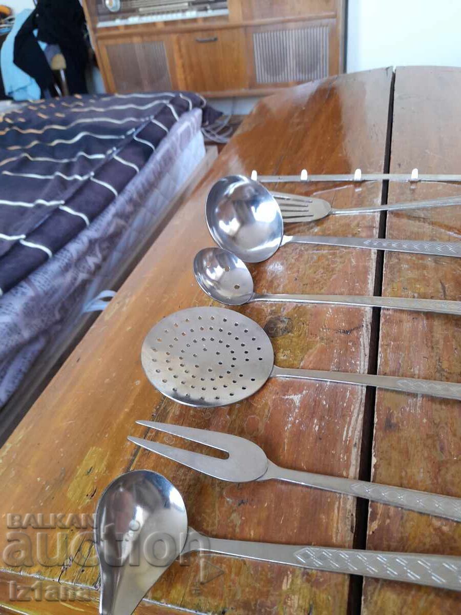 Σετ κουζινικών εργαλείων, μαχαιροπίρουνα με τιμή 75.00 BGN | € 38.35