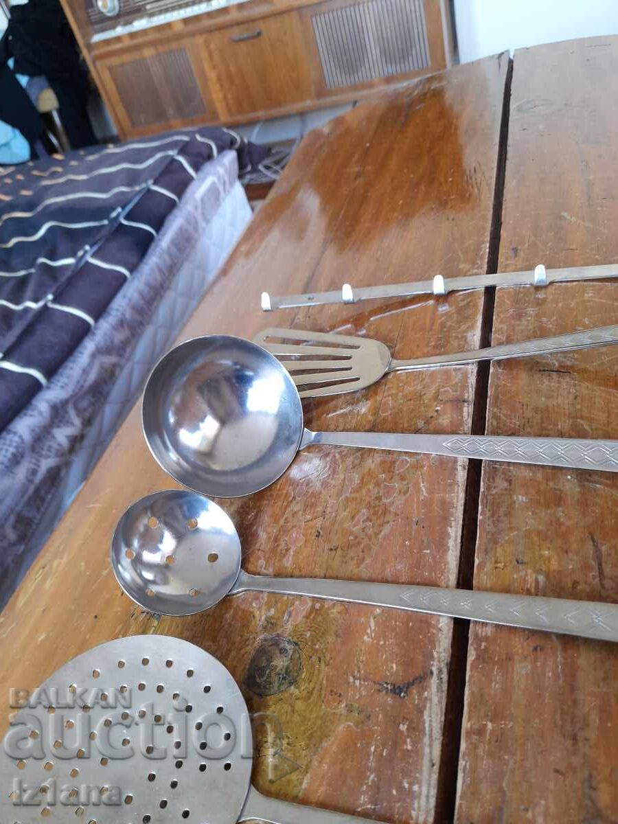 Δημοπρασία Σετ κουζινικών εργαλείων, μαχαιροπίρουνα