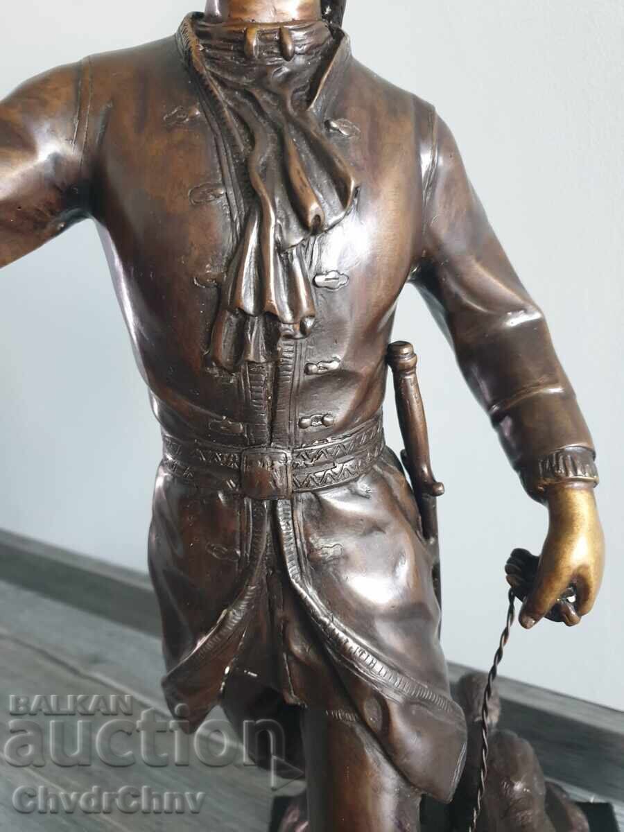 Sculptură/figură de bronz a unui vânător-gonaci cu trompetă și câine - 6