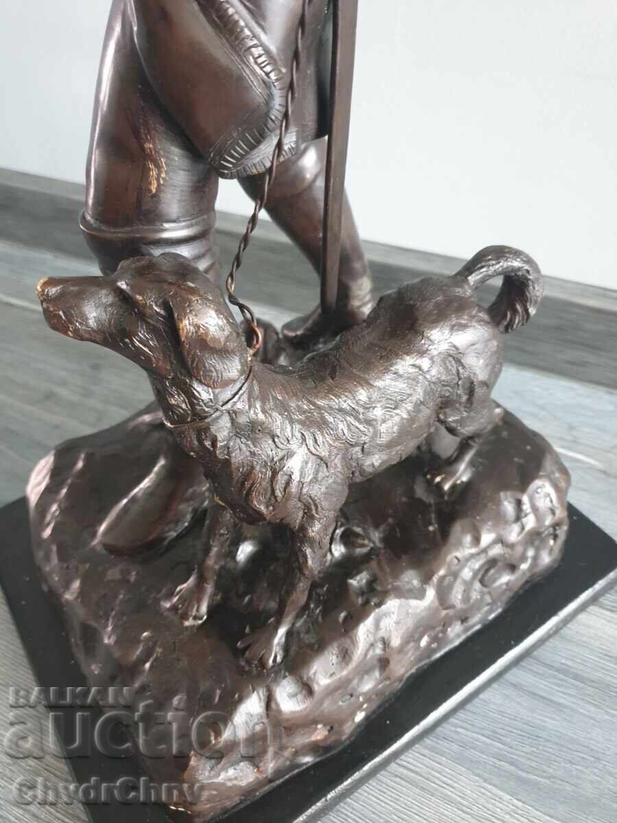 Sculptură/figură de bronz a unui vânător-gonaci cu trompetă și câine - 7