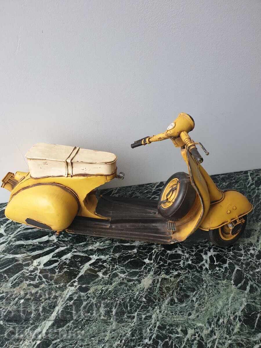 Auction Old tin toy motorcycle/moped model VESPA Auction Old tin toy motorcycle/moped model VESPA