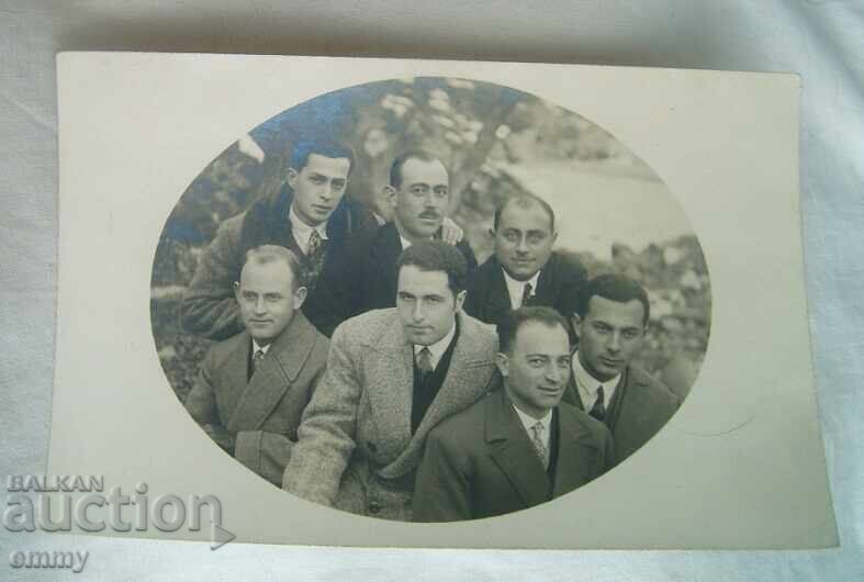 Παλιά φωτογραφία - νεαροί άνδρες, φίλοι Παλιά φωτογραφία - νεαροί άνδρες, φίλοι