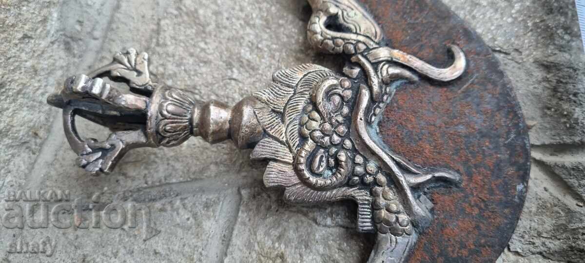 Vechiă vajă. Cuțit ritual tibetan cu preț 145.00 BGN | € 74.14